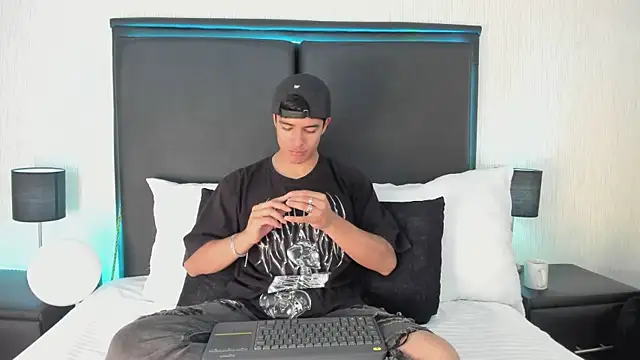 Snapshot of JacobBikerr chatting on 09.17.25 JacobBikerr online show from 09.17.25