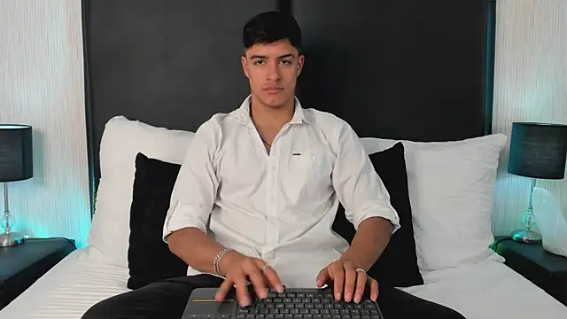 Snapshot of JacobBikerr chatting on 09.26.25 JacobBikerr online show from 09.26.25