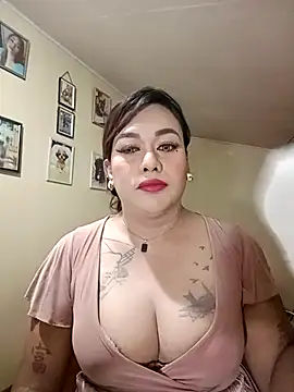 Snapshot of EmmaKantutera chatting on 02.04.26 EmmaKantutera online show from 02.04.26