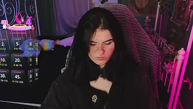 Dark Shine online show from 11.18.25