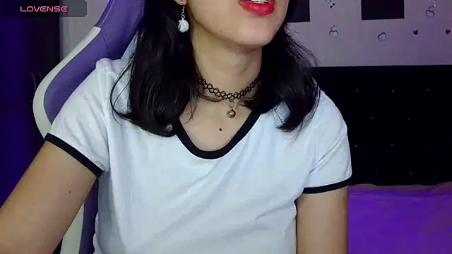 Snapshot of AvlieQueen chatting on 04.10.26 AvlieQueen online show from 04.10.26