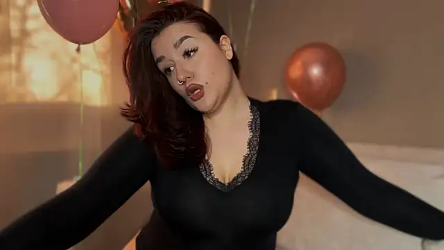 Snapshot of MissAdena chatting on 05.01.26 MissAdena online show from 05.01.26