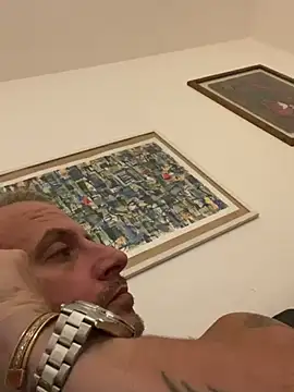 Snapshot of Maurinho3005 chatting on 10.28.25 Maurinho3005 online show from 10.28.25