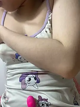 Snapshot of SiennaQueen18 chatting on 10.17.25 SiennaQueen18 online show from 10.17.25