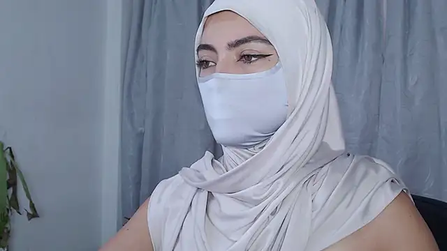 Snapshot of jade_nassar chatting on 05.19.26 jade nassar online show from 05.19.26