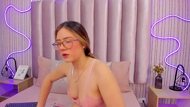 SamanthaPeachss online show from 11.21.25