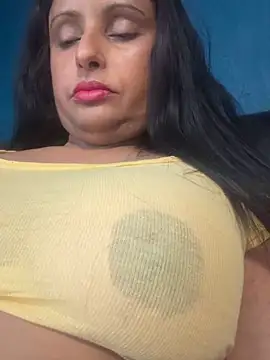 Snapshot of Angelaarayexx chatting on 04.28.26 Angelaarayexx online show from 04.28.26