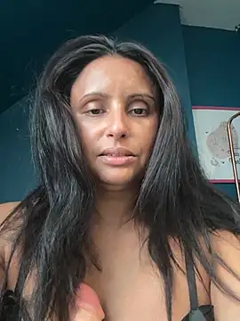Snapshot of Angelaarayexx chatting on 06.17.26 Angelaarayexx online show from 06.17.26