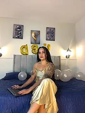 Samara Hadi  online show from 11.05.25