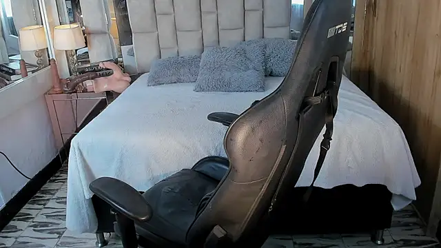 Snapshot of MaddyGray_ chatting on 09.19.25 MaddyGray  online show from 09.19.25