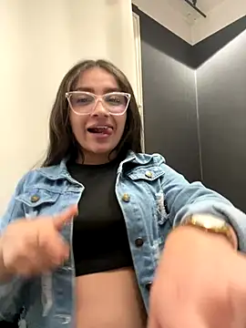 Alyha Cortes online show from 11.22.25