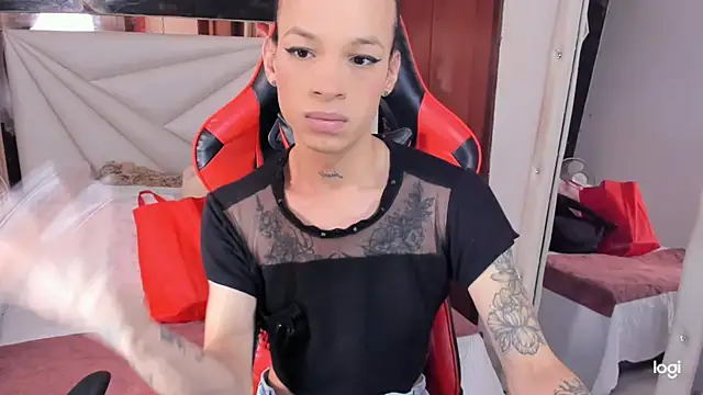 Snapshot of sara_slut21 chatting on 12.13.24 sara slut21 online show from 12.13.24