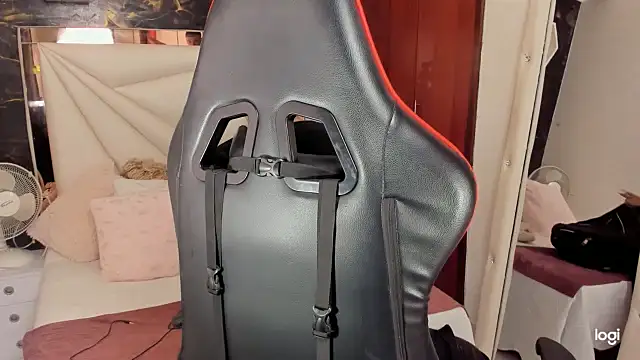 Snapshot of sara_slut21 chatting on 12.18.24 sara slut21 online show from 12.18.24