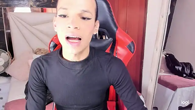 Snapshot of sara_slut21 chatting on 12.19.24 sara slut21 online show from 12.19.24