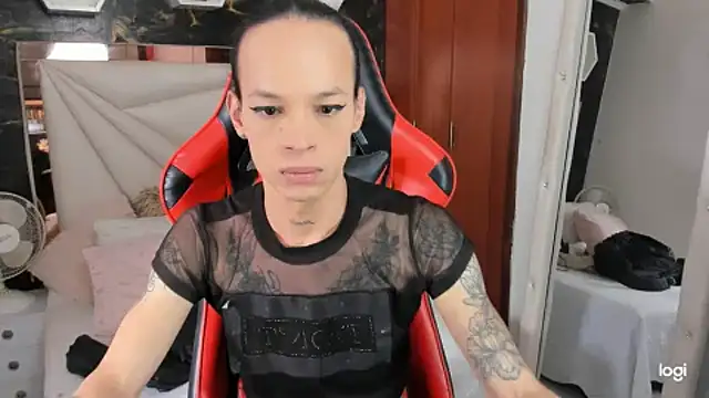 Snapshot of sara_slut21 chatting on 12.25.24 sara slut21 online show from 12.25.24