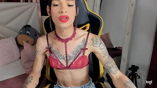 Snapshot of sara_slut21 chatting on 12.31.24 sara slut21 online show from 12.31.24