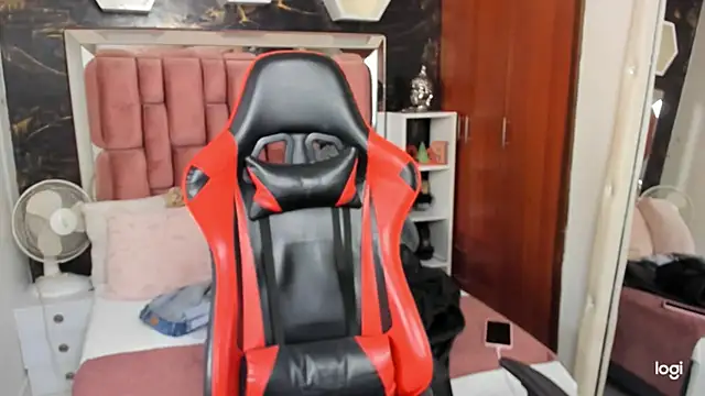 Snapshot of sara_slut21 chatting on 01.08.25 sara slut21 online show from 01.08.25