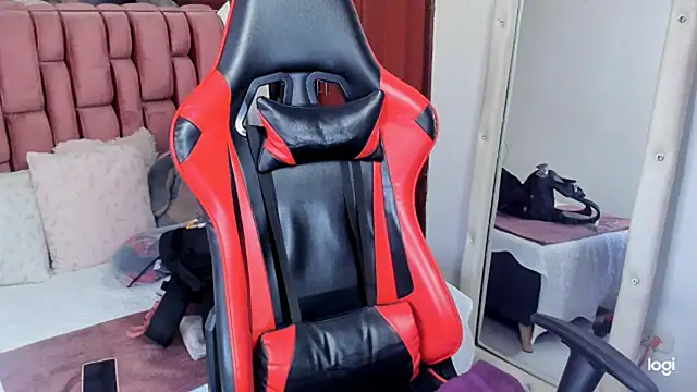 Snapshot of sara_slut21 chatting on 01.22.25 sara slut21 online show from 01.22.25