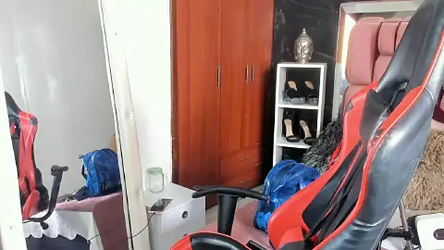 Snapshot of sara_slut21 chatting on 02.21.25 sara slut21 online show from 02.21.25