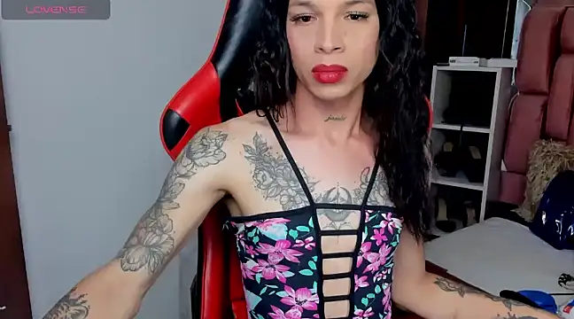 Snapshot of sara_slut21 chatting on 03.11.25 sara slut21 online show from 03.11.25