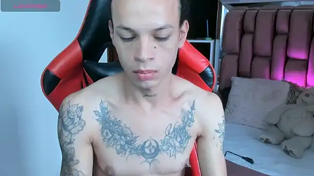 Snapshot of sara_slut21 chatting on 03.18.25 sara slut21 online show from 03.18.25