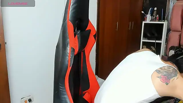 Snapshot of sara_slut21 chatting on 03.20.25 sara slut21 online show from 03.20.25