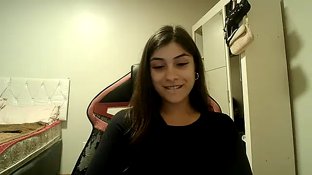 Snapshot of Becca_B chatting on 10.24.25 Becca B online show from 10.24.25