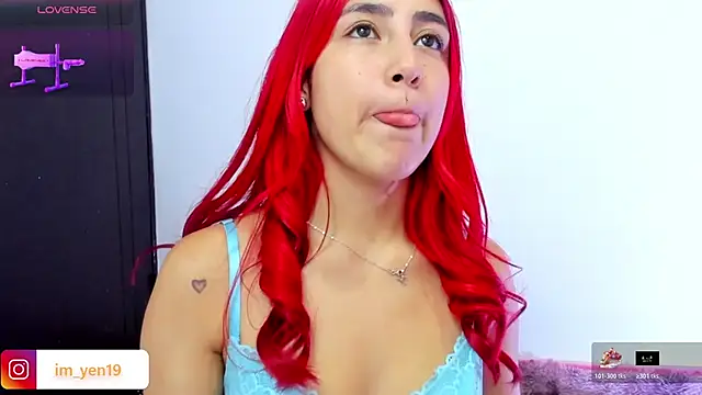 Snapshot of adahraa_younng chatting on 12.15.25 adahraa younng online show from 12.15.25