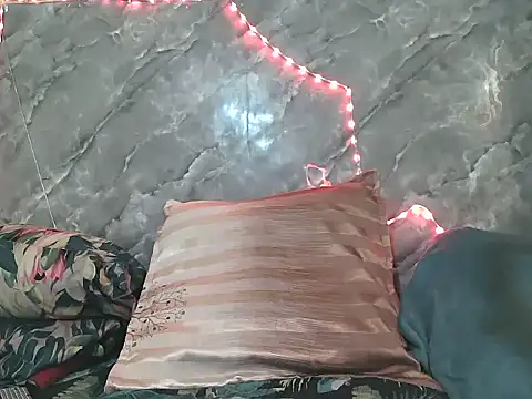 Snapshot of ZARIA-VIXEN chatting on 12.02.25 ZARIA-VIXEN online show from 12.02.25