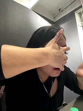 Emily Rivers  online show from 11.27.25