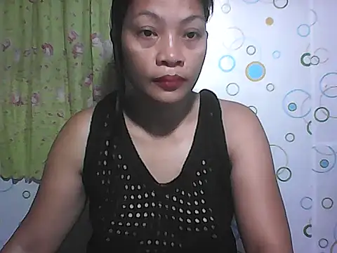Snapshot of HottyElle chatting on 06.18.26 HottyElle online show from 06.18.26