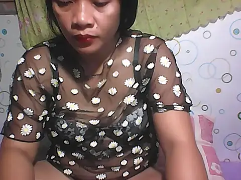 Snapshot of HottyElle chatting on 06.24.26 HottyElle online show from 06.24.26