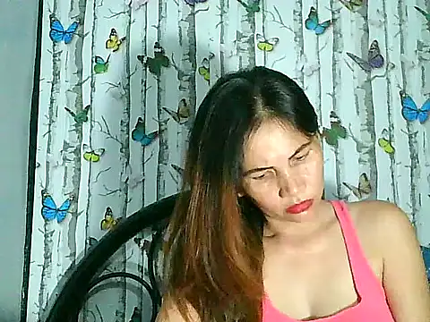 Snapshot of Urwildestangelfire_19 chatting on 10.19.25 Urwildestangelfire 19 online show from 10.19.25