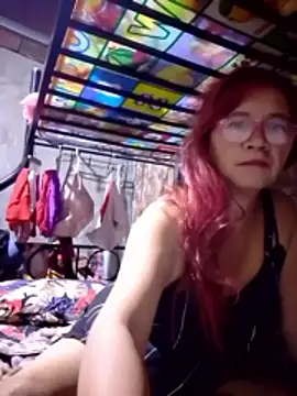 Snapshot of SexyHottMom chatting on 03.03.26 SexyHottMom online show from 03.03.26
