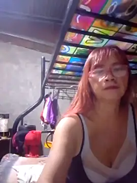 Snapshot of SexyHottMom chatting on 03.10.26 SexyHottMom online show from 03.10.26