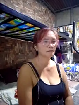 Snapshot of SexyHottMom chatting on 03.19.26 SexyHottMom online show from 03.19.26