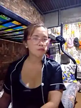 Snapshot of SexyHottMom chatting on 03.21.26 SexyHottMom online show from 03.21.26
