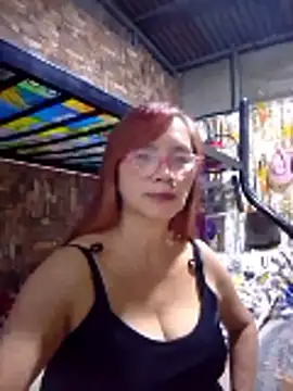 Snapshot of SexyHottMom chatting on 03.22.26 SexyHottMom online show from 03.22.26