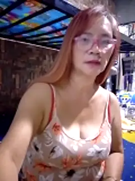 Snapshot of SexyHottMom chatting on 03.31.26 SexyHottMom online show from 03.31.26