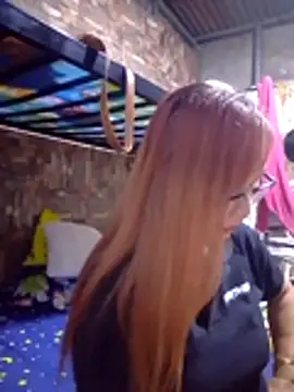 Snapshot of SexyHottMom chatting on 04.03.26 SexyHottMom online show from 04.03.26
