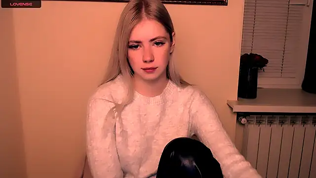 AliceHotty  online show from 10.19.25
