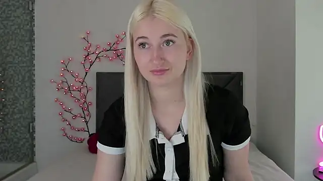 HollyTailors online show from 03.22.26