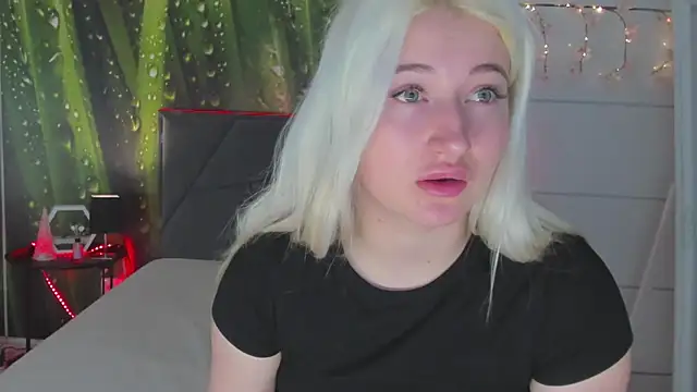 HollyTailors online show from 04.15.26