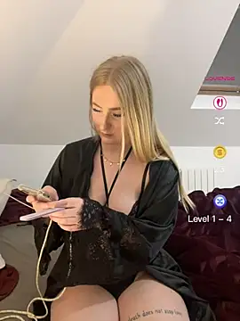 Snapshot of Lyn- chatting on 04.24.26 Lyn- online show from 04.24.26
