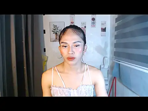 Snapshot of LauraSoHot chatting on 09.10.25 LauraSoHot online show from 09.10.25