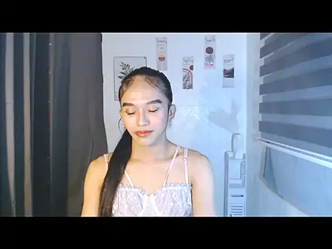 Snapshot of LauraSoHot chatting on 09.13.25 LauraSoHot online show from 09.13.25