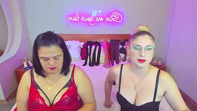 Snapshot of Your_Exstasy chatting on 10.12.25 Your Exstasy online show from 10.12.25