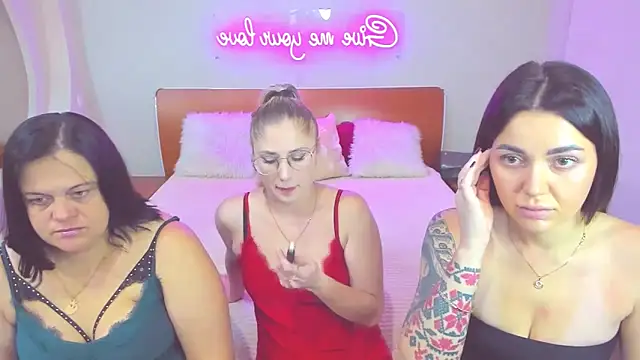 Snapshot of Your_Exstasy chatting on 10.22.25 Your Exstasy online show from 10.22.25