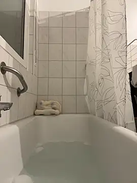 Emilia Mausi online show from 11.28.25