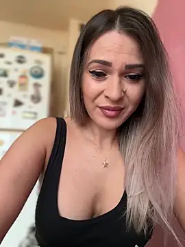 iSelena online show from 09.26.25